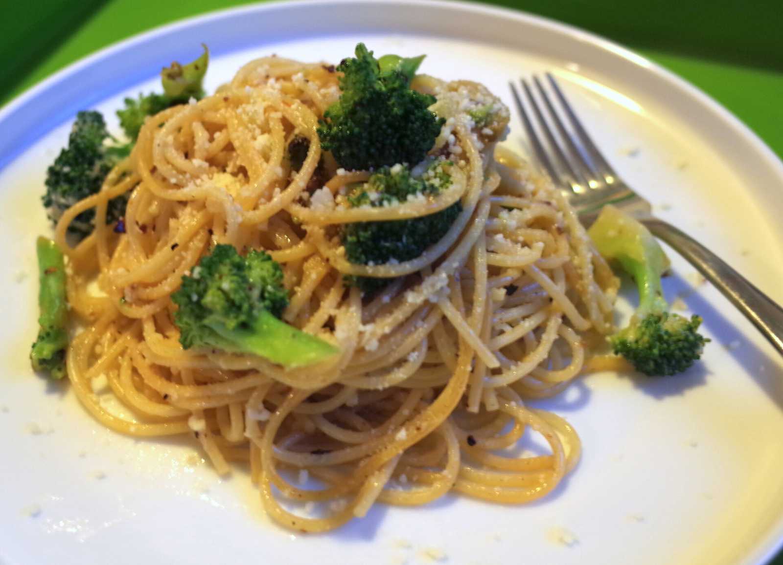 Spaghetti with Broccoli, Garlic, and Olive Oil