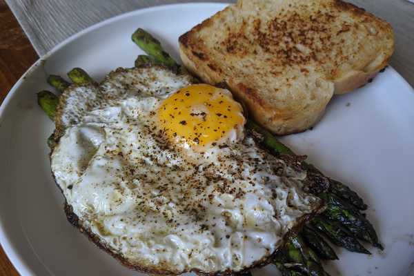 Roast Asparagus with a Fried Egg