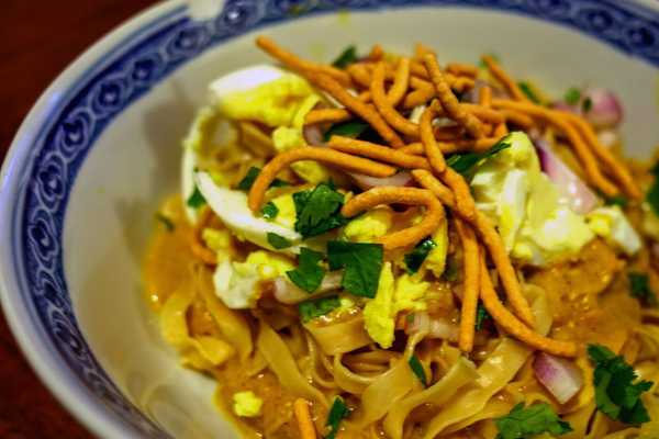 Ono Kyauk-Swe (Burmese Coconut Noodle Soup)