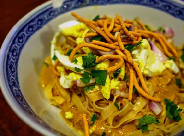 Ono Kyauk-Swe (Burmese Coconut Noodle Soup)