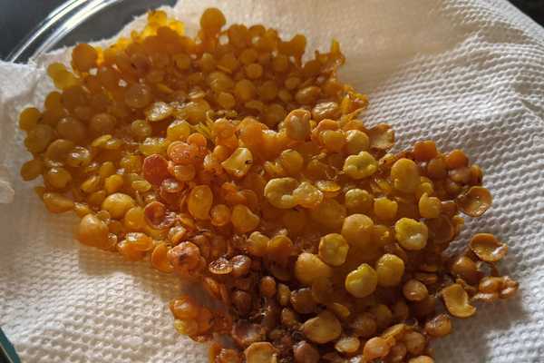 Pe Kyaw (Crispy Fried Burmese Split Pea Crackers)