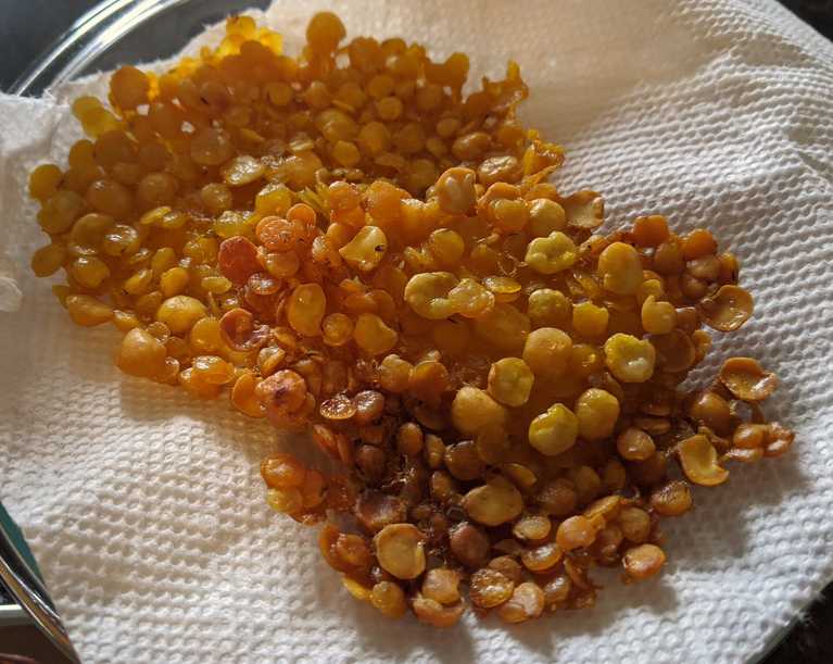 Pe Kyaw (Crispy Fried Burmese Split Pea Crackers)