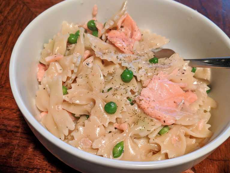 Farfalle with Smoked Salmon and Cream Sauce